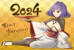  1girl 2024 anniversary black_sandals blue_eyes blunt_bangs checkered_background cup full_body holding holding_cup japanese_clothes kimono looking_at_object medium_hair on_ground red_eyes red_sash sandals sash shi_o_musubi sitting solo strapless_kimono touhou white_kimono yasaka_kanako yellow_background 