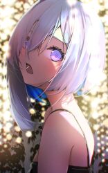 1girl :o amane_kanata asymmetrical_hair bare_shoulders black_camisole blue_hair blurry bob_cut bokeh camisole colored_inner_hair crossed_bangs depth_of_field double-parted_bangs film_grain from_side grey_hair hair_between_eyes highres hololive missing_halo missing_wings multicolored_hair open_mouth overexposure pink_streaks short_hair solo spaghetti_strap streaked_hair sui._(suikun) upper_body violet_eyes virtual_youtuber 