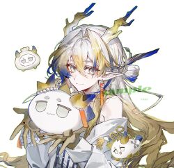  1girl arknights bare_shoulders blonde_hair blue_eyes blue_hair bochishiraita chinese_commentary closed_mouth colored_extremities commentary_request commission creature dragon_bean_(arknights) dragon_girl dragon_horns earrings eastern_dragon_horns eyeliner grey_hair hair_between_eyes hair_intakes hands_up highres holding holding_creature horns jewelry long_hair long_sleeves looking_at_viewer makeup multicolored_hair orange_eyeliner pointy_ears sample_watermark shu_(arknights) simple_background smile solo upper_body watermark white_background yellow_hands 