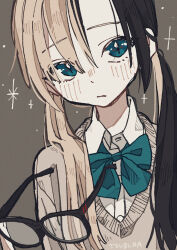  1girl 99_yen_(tsubura) absurdres aqua_bow aqua_bowtie aqua_hair artist_name black-framed_eyewear black_hair blonde_hair blush bow bowtie closed_mouth collared_shirt commentary dot_nose glasses grey_background hair_between_eyes hair_over_shoulder highres holding holding_removed_eyewear long_hair long_sleeves looking_at_viewer multicolored_hair nose_blush original shirt simple_background slit_pupils solo sparkle split-color_hair sweater twintails unworn_eyewear upper_body v-neck white_shirt 