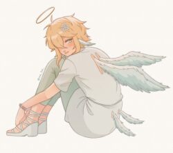  1boy alternate_costume angel angel_wings basil_(faraway)_(omori) basil_(omori) blonde_hair blue_eyes blush bracelet closed_mouth commentary english_commentary flower flower_bracelet grey_background grey_pants hair_flower hair_ornament hair_over_one_eye highres invisible_floor jewelry knees_up mel_(melmellie) omori pants sandals short_hair short_sleeves sidelocks simple_background sitting solo twitter_username white_sandals wings 