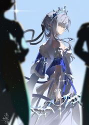 1girl anastasya_feodorovna_snezhnaya bare_shoulders blue_background blue_eyes blue_robe blue_tiara bow_(weapon) colored_eyelashes commentary_request crystal_earrings detached_sleeves earrings from_side fur-trimmed_robe fur_trim gem genshin_impact grey_hair highres holding holding_bow_(weapon) holding_weapon jewelry long_sidelocks looking_to_the_side pale_skin pointy_ears robe royal_robe sidelocks snowflake_earrings weapon white_eyelashes xi_ziji_e 