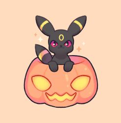 animal_focus binnybun black_fur closed_mouth colored_sclera highres jack-o'-lantern looking_at_viewer no_humans pokemon pokemon_(creature) pokemon_focus red_eyes red_sclera simple_background smile tail umbreon 