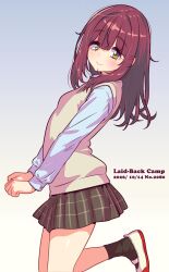  1girl ankle_socks black_socks brown_hair brown_sweater closed_mouth commentary_request copyright_name curled_fingers dated double-parted_bangs dress_shirt fingernails foot_out_of_frame from_side gradient_background green_eyes grey_skirt highres jagi_(jagi_souken) leg_up light_blush long_hair long_sleeves looking_at_viewer loose_hair_strand miniskirt nail_polish plaid_clothes plaid_skirt pleated_skirt purple_nails shirt shoes skirt smile socks solo standing standing_on_one_leg sweater toki_ayano turning_head uwabaki white_shirt yurucamp 