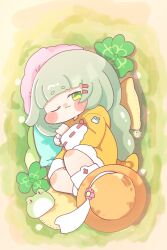  1girl :3 ;3 blunt_bangs blush_stickers braid brown_hat chibi chibi_only closed_mouth clover commentary_request full_body green_eyes green_hair hair_ornament hairclip hat highres hood hood_down hoodie long_hair long_sleeves looking_at_viewer morio_(motimotinoki06) one_eye_closed parallel_hairclips pink_hat ribbon-trimmed_sleeves ribbon_trim single_braid smile solo thick_eyebrows trickcal ui_(trickcal) unworn_hat unworn_headwear yellow_hoodie 