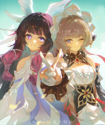  2girls absurdres bare_shoulders black_collar black_hair black_sleeves blue_eyes blush brown_hair chinese_commentary collar columbina_(genshin_impact) commentary_request commission detached_sleeves dress genshin_impact gloves green_background hair_ornament handshake head_wings headdress highres long_hair long_sidelocks long_sleeves looking_at_another matsuo_ringo multicolored_hair multiple_girls one_eye_closed outstretched_arm purple_hair purple_streaks sandrone_(genshin_impact) short_hair_with_long_locks side-by-side sidelocks smile streaked_hair two-tone_hair upper_body v violet_eyes white_dress white_gloves white_headdress white_wings wings yuri 