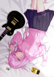  1girl absurdres arpeggio_art black_skirt bocchi_the_rock! commentary_request effects_pedal electric_guitar gibson_les_paul gotoh_hitori guitar hair_ornament highres instrument jacket kneehighs long_hair lying on_back pink_hair pink_jacket pleated_skirt skirt socks solo unworn_hair_ornament upside-down white_socks 