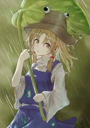  1girl animal_print blonde_hair brown_hat commentary_request frog_print hair_ribbon hat holding holding_leaf leaf leaf_umbrella long_hair long_sleeves looking_at_viewer moriya_suwako purple_skirt purple_vest rain red_ribbon ribbon skirt skirt_set solo touhou tress_ribbon vest wide_sleeves yellow_eyes zu_zukan 