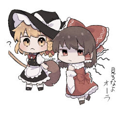  2girls ? apron black_hat black_skirt black_vest blonde_hair bow bowtie braid broom brown_eyes brown_hair closed_mouth commentary_request deformed detached_sleeves frilled_bow frilled_hair_tubes frills full_body glaring hair_bow hair_tubes hakurei_reimu hat hat_bow highres holding holding_broom kirisame_marisa long_hair looking_at_viewer multi-source_commentary multiple_girls red_bow red_bowtie red_skirt shaded_face side_braid simple_background single_braid skirt skirt_set touhou translation_request twitter_username uzuki_(amayadori) vest waist_apron white_apron white_background white_bow witch_hat yellow_eyes 