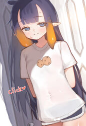  1girl :3 absurdres alternate_costume arms_behind_back black_shorts blue_eyes center-flap_bangs chocosong closed_mouth commentary_request cookie_print covered_navel dolphin_shorts dutch_angle food_print gradient_hair heart heart_in_eye highres hololive hololive_english long_hair looking_at_viewer mole mole_under_eye multicolored_hair ninomae_ina'nis orange_hair pointy_ears print_shirt purple_hair shirt short_shorts shorts sidelocks solo straight_hair symbol_in_eye t-shirt tentacle_hair very_long_hair virtual_youtuber white_shirt 