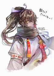  1boy aqlio armor black_scarf brown_hair commentary_request cropped_torso grey_kimono high_ponytail highres japanese_armor japanese_clothes kimono male_focus orange_eyes ponytail puffy_sleeves rune_factory rune_factory:_guardians_of_azuma scarf simple_background subaru_(rune_factory) translation_request white_background 