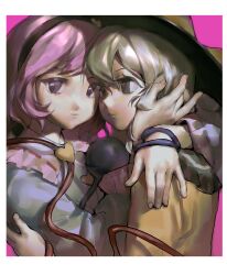  2girls absurdres black_hairband black_hat blue_shirt chinese_commentary closed_mouth commentary_request disembodied_linked_eye eyeball frilled_shirt_collar frilled_sleeves frills green_eyes green_hair hairband hat heart heart_in_eye highres hug komeiji_koishi komeiji_satori long_sleeves looking_at_another looking_at_viewer mmzzyy multiple_girls pink_background ribbon-trimmed_collar ribbon_trim shirt short_hair siblings simple_background sisters smile symbol_in_eye touhou upper_body wide_sleeves 