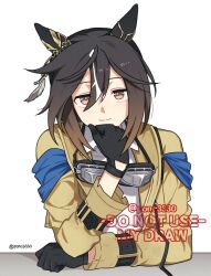 1girl animal_ears black_gloves black_hair closed_mouth coat commentary ear_covers ear_ornament feather_hair_ornament feathers gloves goggles goggles_around_neck gradient_hair hair_between_eyes hair_ornament highres horse_ears horse_girl leaning_on_object long_hair looking_at_viewer multicolored_hair pono3330 shirt simple_background smile solo stay_gold_(sunlit_outsider)_(umamusume) stay_gold_(umamusume) streaked_hair torn_clothes torn_coat umamusume violet_eyes white_background white_streaks wrist_belt yellow_coat 