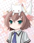  androgynous animal_on_head baka_to_test_to_shoukanjuu blush brown_hair commentary commentary_request crossover green_eyes hair_ornament hairclip head_rest headrest highres katou_emiri kinoshita_hideyoshi kyubey looking_up mahou_shoujo_madoka_magica male seiyuu_connection seiyuu_joke short_hair trap yume_shokunin 