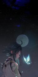  1boy absurdres ahoge arm_tattoo bead_necklace beads black_hair blue_butterfly bug butterfly chinese_commentary closed_mouth commentary_request crystalfly_(genshin_impact) eyeliner from_side full_moon genshin_impact green_streaks highres jewelry looking_at_creature makeup male_focus medium_hair moon multicolored_hair necklace night red_eyeliner shirt shoulder_spikes single_bare_shoulder sky solo spikes standing star_(sky) starry_sky streaked_hair tattoo upper_body white_shirt xiao_(genshin_impact) xiaohen236 