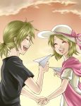  closed_eyes hand_holding hat holding_hands kagamine_len kagamine_rin legemd paper_airplane prisoner/paper_plane_(vocaloid) ribbon shawl short_hair shuujin/kami_hikouki_(vocaloid) smile sunset vocaloid wasabi_(legemd) 