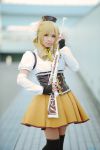  blonde_hair cosplay mahou_shoujo_madoka_magica rifle tomoe_mami 