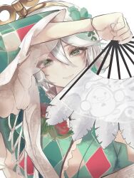  1girl absurdres argyle_clothes argyle_kimono arm_up cecilia_immergreen cecilia_immergreen_(new_year) closed_mouth commentary doll_joints folding_fan green_eyes green_hair green_kimono green_streaks grey_hair hair_bun hand_fan highres holding holding_fan hololive hololive_english japanese_clothes joints kimono lace-trimmed_kimono lace_trim looking_at_viewer multicolored_hair official_alternate_costume otomo_(cecilia_immergreen) print_fan print_kimono s16hhhhhh short_hair simple_background smile solo streaked_hair two-tone_hair upper_body virtual_youtuber white_background winding_key 