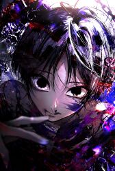  1boy 5656hayururi :d absurdres bare_shoulders black_eyes black_hair blunt_ends blurry chain crazy_eyes depth_of_field eyeliner fingernails genshin_impact hair_intakes highres hollow_eyes looking_at_viewer makeup male_focus multicolored_hair no_pupils open_hand purple_hair red_eyeliner scaramouche_(genshin_impact) smile solo streaked_hair tongue tongue_out tsurime white_background wispy_bangs 