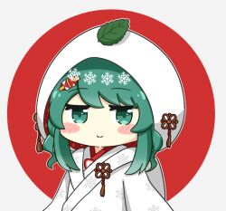  1girl blush_stickers border chibi chibi_only closed_mouth commentary_request green_eyes green_hair hatsune_miku hood hood_up hooded_kimono japanese_clothes jitome kimono leaf nukotun outline outside_border red_background round_border short_hair simple_background smile solo swept_bangs upper_body vocaloid white_border white_kimono white_outline yuki_miku yuki_miku_(2013) 