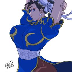  1girl arms_behind_head arms_up black_hair blue_dress blue_eyes bracelet breasts brown_hair brown_pantyhose bun_cover china_dress chinese_clothes chun-li closed_mouth commentary_request double_bun dress earrings eyeliner eyeshadow gold_trim hair_bun highres jewelry large_breasts looking_at_viewer makeup misodiru pantyhose pearl_earrings pelvic_curtain puffy_short_sleeves puffy_sleeves red_eyeshadow sash short_sleeves side_slit simple_background smile solo spiked_bracelet spikes street_fighter stretching white_background 