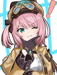  ! 1girl bow brown_bow brown_capelet brown_hat capelet charlotte_(genshin_impact) charlotte_(hurlock_variations)_(genshin_impact) commentary genshin_impact green_eyes grin hair_bow hand_up hat highres long_sleeves looking_at_viewer one_side_up ph_ling03 pink_hair short_hair smile solo upper_body 