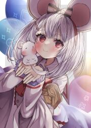  1girl animal animal_ears balloon blush bow brooch cheek-to-cheek closed_mouth collared_shirt commentary_request fake_animal_ears granblue_fantasy hair_bow hair_ornament hairband hairclip heads_together heart heart_brooch highres holding holding_animal jewelry k0bo43 long_sleeves looking_at_viewer medium_hair mouse_(animal) mouse_ears red_eyes red_hairband shirt smile solo upper_body vikala_(granblue_fantasy) white_hair white_shirt 