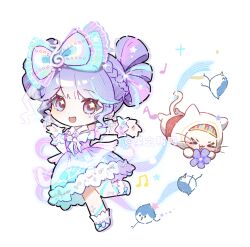  >_< 1girl ankle_ribbon back_bow bare_shoulders beads blue_bow blue_bowtie blue_dress blue_ribbon blue_wrist_cuffs bow bow-shaped_hair bowtie braid cherilynorz chibi chinese_commentary cloak collar commentary_request detached_collar dot_nose double_bun dress drumbeat_wonders_(infinity_nikki) ear_covers eyelashes floating flower footwear_bow frilled_dress frilled_sleeves frilled_wrist_cuffs frills hair_beads hair_bow hair_bun hair_ornament half_up_half_down_braid hand_up happy headband highres holding holding_flower hood hood_up hooded_cloak infinity_nikki jewel_under_eye large_bow leg_ribbon light_particles looking_at_viewer medium_dress momo_(nikki) multicolored_hair multicolored_headband musical_note musical_note_hair_ornament night_heron_(infinity_nikki) nikki_(series) off-shoulder_dress off_shoulder official_alternate_costume open_mouth outstretched_arm purple_bow purple_dress purple_flower purple_hair purple_shoes purple_wrist_cuffs red_sash ribbon sash shoes short_hair short_sleeves smile socks sparkle star_(symbol) star_in_eye streaked_hair striped_bow striped_clothes striped_dress symbol_in_eye treble_clef two-tone_dress two-tone_wrist_cuffs vertical-striped_clothes vertical-striped_dress violet_eyes waist_sash whiskers white_background white_cloak white_collar white_socks wrist_cuffs 