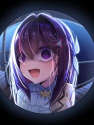  1girl azki_(hololive) brown_hair close-up commentary_request fang highres hololive kimura_mitsuki multicolored_hair night open_mouth pink_hair solo streaked_hair violet_eyes virtual_youtuber white_hair yandere 