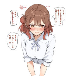  1girl amagi_(amagi626) brown_hair closed_mouth commentary_request gakuen_idolmaster gradient_hair hair_bun hanami_ume hatsuboshi_gakuen_school_uniform idolmaster multicolored_hair red_hair school_uniform shirt simple_background single_hair_bun speech_bubble translation_request upper_body white_background white_shirt 
