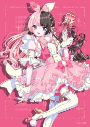  1girl black_hair bow braid commentary_request copyright_name copyright_notice frilled_skirt frills gloves hair_bow hair_ribbon heart highres holding holding_wand kisumi_rei leg_up long_hair looking_at_viewer multicolored_hair official_art pink_background pink_bow pink_hair pink_skirt pom_pom_(clothes) ribbon sample_watermark skirt solo split-color_hair streaked_hair tachibana_hinano two-tone_hair violet_eyes virtual_youtuber vspo! wand watermark white_gloves 