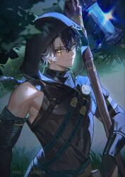  1boy artist_name asymmetrical_sleeves belt belt_buckle black_shirt blue_eyes buckle chest_belt chest_strap closed_mouth collared_shirt commentary_request curtained_hair detached_sleeves double-parted_bangs facial_mark grass hair_between_eyes highres holding holding_weapon hood hood_up jingran_(wuthering_waves) lantern leaf long_sleeves looking_to_the_side male_focus mismatched_sleeves multicolored_hair outdoors plant shirt sideways_glance single_bare_shoulder smile solo tacet_mark_(wuthering_waves) takahashi_suika weapon wuthering_waves yellow_eyes 