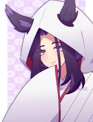  1girl absurdres animal_ears black_hair blush closed_mouth commentary_request ears_through_hood fenomeno_(umamusume) flipped_hair highres hood hood_up hooded_kimono horse_ears horse_girl japanese_clothes kimono long_hair long_sleeves looking_at_viewer multicolored_hair purple_hair shiromuku smile solo uchikake umamusume violet_eyes w3n6e wataboushi white_kimono 
