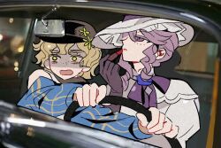  2girls applying_lipstick applying_makeup black_gloves black_hat blonde_hair blue_coat bow bowtie brume_(reverse:1999) car_interior chinese_commentary coat commentary_request cosmetics driving felicienne_(reverse:1999) gloves green_eyes hat hl_(iamawhitehippo) holding holding_lipstick_tube lipstick_tube multiple_girls open_mouth photo_background purple_bow purple_bowtie purple_hair reverse:1999 shirt steering_wheel upper_body violet_eyes white_hat white_shirt 