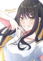  1girl bang_dream! bang_dream!_our_notes black_hair blonde_hair breasts clenched_teeth colored_inner_hair commentary fukumaru1021 hair_ornament hairclip highres jewelry long_hair looking_at_viewer medium_breasts multicolored_hair necklace open_mouth shirt simple_background smile solo suga_raika teeth v white_background white_shirt yellow_eyes 