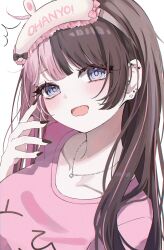  1girl brown_hair commentary hat highres jewelry long_hair necklace nightcap pink_hair pink_shirt shirt sleepwear sleepy tachibana_hinano tachibana_hinano_(5th_costume) untranslatable_commentary violet_eyes virtual_youtuber vspo! zicoxp 