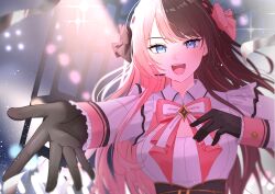  1girl 377_yuki absurdres breasts brown_hair concert highres idol large_breasts long_hair looking_at_viewer pink_hair singing tachibana_hinano violet_eyes virtual_youtuber vspo! 