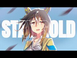  1girl animal_ears black_hair blush brown_eyes brown_hair character_name coat collarbone ear_covers gloves goggles goggles_around_neck hair_between_eyes highres horse_ears horse_girl letterboxed long_hair multicolored_hair open_mouth shirt smile solo stay_gold_(sunlit_outsider)_(umamusume) stay_gold_(umamusume) the_freakin_yui umamusume upper_body white_hair white_shirt yellow_coat 