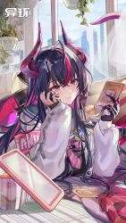 1girl absurdres ahoge black_hair black_nails black_sailor_collar chinese_commentary closed_mouth commentary_request copyright_logo dragon_girl dragon_horns hair_between_eyes hand_on_own_face highres holding horns indoors logo long_hair long_sleeves multicolored_hair multicolored_horns neverness_to_everness official_alternate_costume official_art pink_streaks purple_claws purple_hair purple_horns red_eyes sailor_collar school_uniform shinku_(nte) shinku_(student_of_terrasea)_(nte) solo streaked_hair two-tone_horns window 