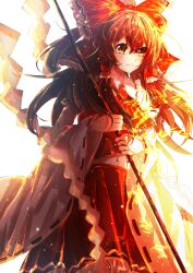  1girl absurdres ascot blush bow brown_eyes brown_hair chinese_commentary closed_mouth commentary_request detached_sleeves frilled_bow frilled_hair_tubes frills gohei hair_bow hair_tubes hakurei_reimu hato_tototo highres holding holding_gohei long_hair midriff_peek navel red_bow red_skirt ribbon-trimmed_sleeves ribbon_trim simple_background skirt skirt_set smile solo torii touhou white_background yellow_ascot 