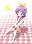  blue_eyes checkered checkered_floor footwear hal_(pixiv2042201) highres hiiragi_tsukasa lucky_star purple_hair school_uniform serafuku short_hair socks 