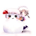  blush braid brown_eyes chibi hat highres izayoi_sakuya maid maid_headdress open_mouth remilia_scarlet short_hair silver_hair snowman solo touhou twin_braids yume_shokunin 