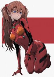  1girl bags_under_eyes blue_eyes bodysuit border breasts brown_hair full_body hair_between_eyes headgear highres interface_headset_(evangelion) kneeling long_hair mecha_pilot_suit medium_breasts neon_genesis_evangelion parted_lips plugsuit_(evangelion) red_background red_bodysuit sign_s08 solo souryuu_asuka_langley twintails twitter_username two_side_up white_border 
