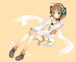  aiba_kou black_hair blush bow braid brown_hair flower green_eyes hair_flower hair_ornament hairband leia_roland multicolored_hair short_hair smile solo tales_of_(series) tales_of_xillia yellow_background 