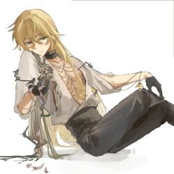  1boy alternate_costume black_choker black_gloves black_pants blonde_hair body_chain chinese_commentary choker closed_mouth commentary_request crossed_legs flower from_side gloves green_eyes hair_between_eyes hand_on_own_knee highres holding holding_flower honkai:_star_rail honkai_(series) jewelry knees_up leaning_back long_hair looking_to_the_side luocha_(honkai:_star_rail) lvyoujun1 male_focus on_floor open_clothes open_shirt pants pendant petals pink_flower pink_petals plant red_pupils shirt shirt_tucked_in sideways_glance simple_background sitting smile solo three-quarter_sleeves very_long_hair vines white_background white_shirt wilted_flower 