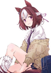  1girl alternate_costume animal_ears bag blue_skirt blush bow brown_cardigan brown_hair cardigan collared_shirt commentary_request double-parted_bangs dress_shirt feet_out_of_frame from_side hair_between_eyes hair_bow horse_ears horse_girl horse_tail knee_up long_sleeves looking_at_viewer loose_socks medium_hair miniskirt multicolored_hair necktie open_cardigan open_clothes open_mouth pleated_skirt purple_bow purple_necktie shirt shoulder_bag sidelocks simple_background sitting skirt smile socks solo special_week_(umamusume) streaked_hair tail turning_head umamusume violet_eyes white_background white_hair white_shirt white_socks yumesato_makura 