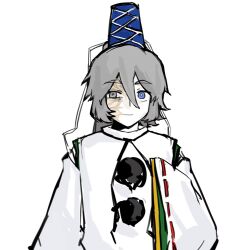 1girl blue_eyes closed_mouth commentary grey_eyes grey_hair hand_up hat heterochromia highres japanese_clothes kariginu lei_niao3375 long_sleeves looking_ahead looking_at_viewer medium_hair mononobe_no_futo scar scar_on_face simple_background sleeves_past_fingers sleeves_past_wrists smile straight-on tate_eboshi touhou untranslatable_commentary upper_body white_background 