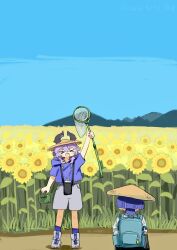  >_< 2boys absurdres alternate_costume arm_at_side arm_up backpack bag black_horns blue_bag blue_sky blue_socks blunt_ends bottle brown_hat butterfly_net casual clear_sky clenched_hand closed_eyes commentary contemporary dragon_boy drawstring durin_(genshin_impact) facing_away facing_viewer fang field flower flower_field genshin_impact grey_shorts hair_between_eyes hand_net hat highres holding hood hood_down hoodie horns mountainous_horizon multiple_boys open_mouth purple_hair purple_hood purple_hoodie purple_horns purple_sleeves scaramouche_(genshin_impact) shoes short_sleeves shorts skin_fang sky sneakers socks standing straw_hat sunflower sunflower_field two-sided_horns umigasa untranslatable_commentary white_shoes white_sleeves yellow_flower 