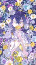  1boy black_hair blue_flower commentary_request crossed_bangs festival_jinbei flower hair_between_eyes hairband highres holding holding_flower japanese_clothes kieran_(pokemon) looking_at_viewer male_focus mole mole_on_neck pokemon pokemon_scarlet_and_violet purple_flower purple_hair riapoke5139 short_sleeves solo twitter_username upper_body white_flower yellow_eyes yellow_flower yellow_hairband 