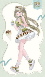  1girl absurdres bag black_bow blue_eyes bow commentary_request food full_body green_bag green_hair green_shirt green_shoes hanabusa_lisa highres ice_cream isaya_(pixiv4541633) long_hair looking_at_another looking_at_viewer open_mouth scrunchie shirt shoes shoulder_bag sleeveless sleeveless_shirt smile socks solo standing twintails virtual_youtuber visor_cap vspo! white_shoes white_socks wrist_scrunchie yellow_scrunchie 